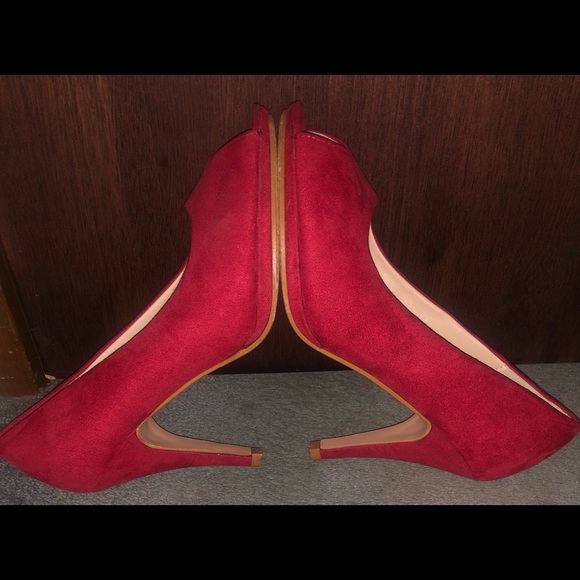 Red pumps - Picture 2 of 5